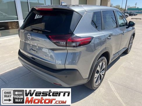 Used 2023 Nissan Rogue SV image 5