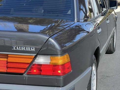 Used 1987 Mercedes-Benz 300 D Turbo image 71