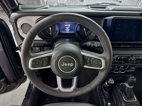 Used 2025 Jeep Wrangler Unlimited Sahara w/ Safety Group image 14