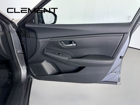 Used 2025 Nissan Sentra SV FWD image 33