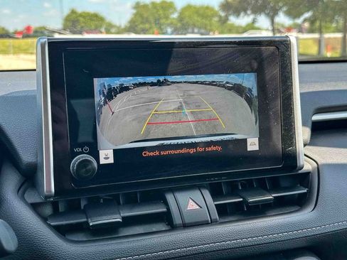 Used 2025 Toyota RAV4 XLE FWD image 31