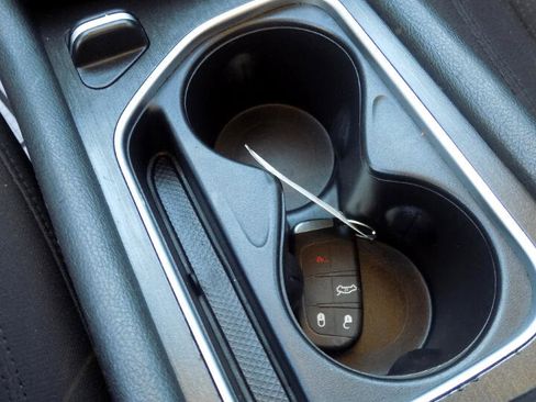 Used 2015 Chrysler 200 Limited w/ Convenience Group image 22