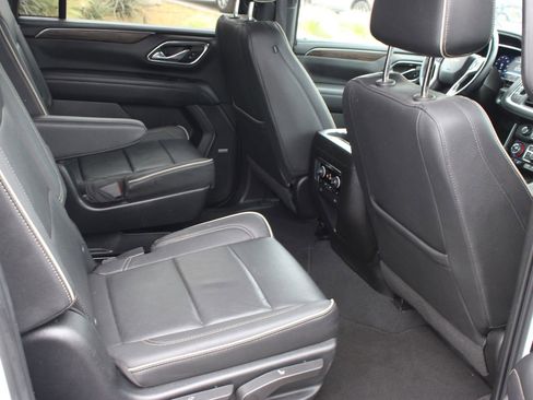 Used 2023 Chevrolet Suburban Premier AWD/4WD image 25