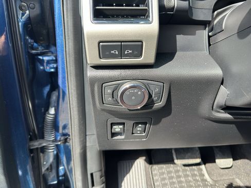 Used 2019 Ford F150 Lariat w/ Equipment Group 502A Luxury AWD/4WD image 14