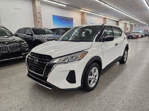 Used 2021 Nissan Kicks S FWD image 1