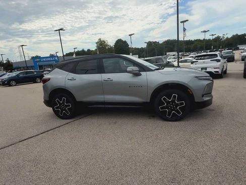 Used 2023 Chevrolet Blazer RS w/ Driver Confidence II Package AWD/4WD image 9