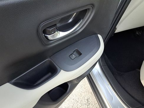 Used 2024 Honda HR-V LX image 12