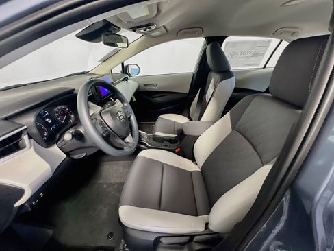Used 2025 Toyota Corolla LE FWD image 14