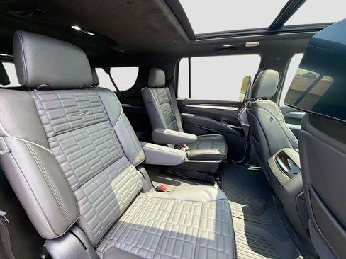 Certified 2025 Cadillac Escalade ESV Sport Platinum RWD image 29