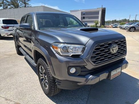 Used 2020 Toyota Tacoma TRD Sport w/ Technology Package RWD image 4
