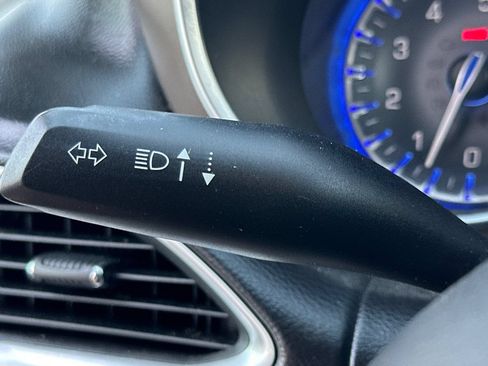 Used 2018 Chrysler Pacifica Touring-L Plus FWD image 35