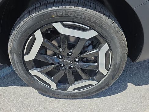 Certified 2023 Kia Telluride EX w/ EX Captain's Chair Package AWD/4WD image 4