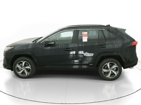 New 2025 Toyota RAV4 SE image 3