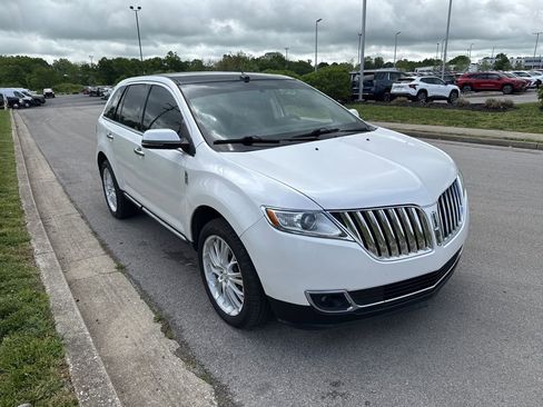 Used 2015 Lincoln MKX AWD w/ Equipment Group 102A image 2