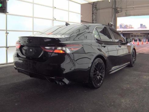 Used 2022 Toyota Camry SE image 3