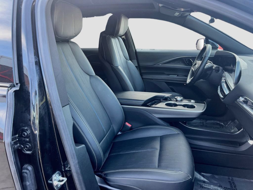 Used 2025 Cadillac Lyriq Sport AWD/4WD image 29