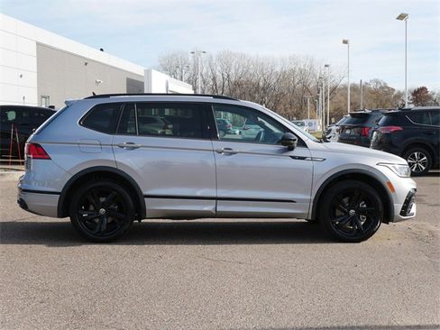 Certified 2024 Volkswagen Tiguan SE R-Line image 8