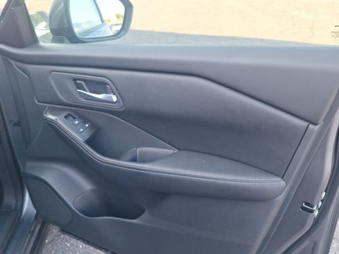 Certified 2026 Nissan Rogue SV FWD image 28