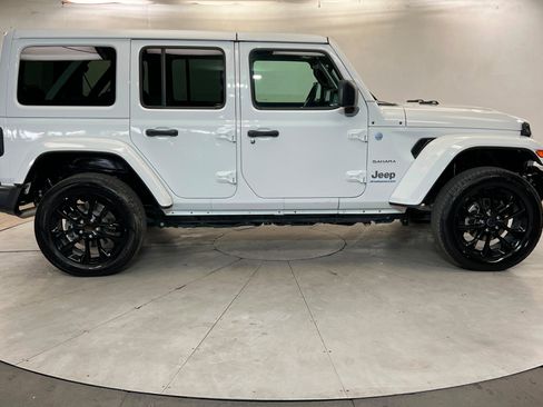 Used 2024 Jeep Wrangler Unlimited Sahara AWD/4WD image 6