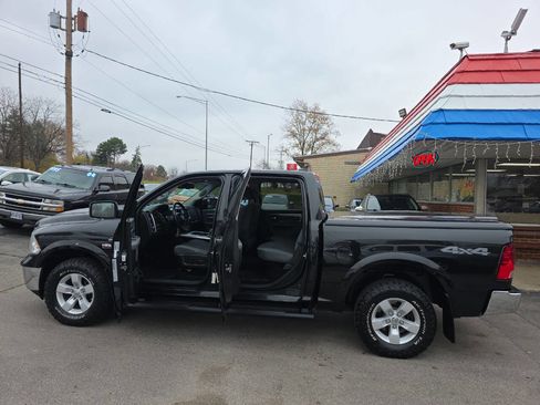 Used 2018 RAM 1500 SLT image 13