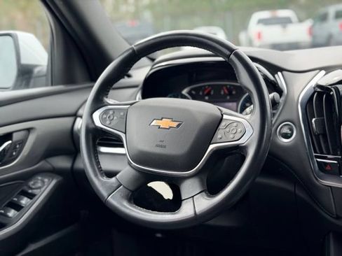 Used 2022 Chevrolet Traverse LT FWD image 22