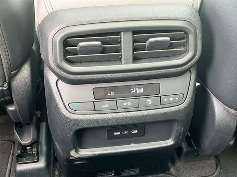 Used 2024 Honda Pilot Touring image 25