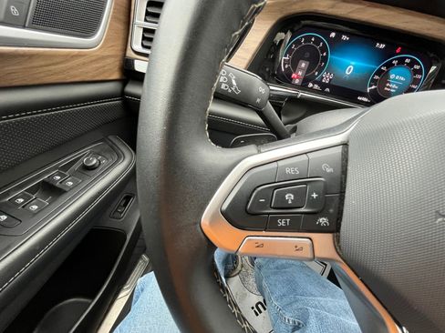 Used 2024 Volkswagen Atlas SE image 14