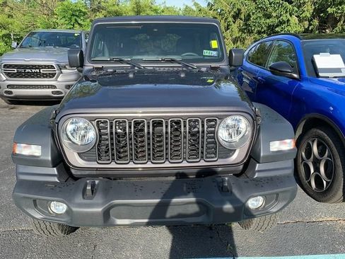 Used 2025 Jeep Wrangler Unlimited Sport AWD/4WD image 6