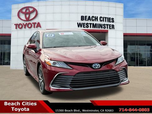 Certified 2022 Toyota Camry XLE image 3