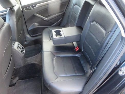 Used 2017 Volkswagen Passat 1.8T SE image 35