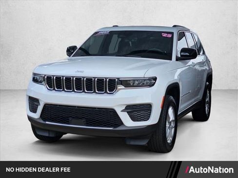 Used 2025 Jeep Grand Cherokee Laredo X RWD image 1