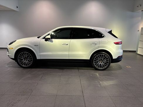 Used 2019 Porsche Cayenne E-Hybrid image 2