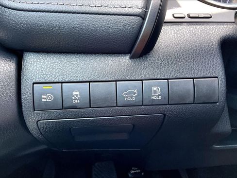 Used 2020 Toyota Camry SE FWD image 32