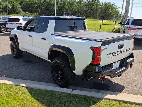 Used 2025 Toyota Tacoma TRD Pro AWD/4WD image 10