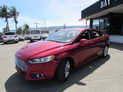 Used 2014 Ford Fusion SE FWD image 3