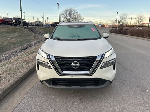 Used 2021 Nissan Rogue SV w/ Premium Package image 2