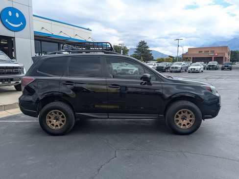 Used 2018 Subaru Forester 2.5i Premium AWD/4WD image 2