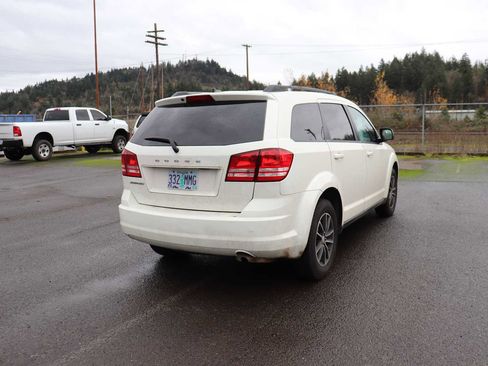 Used 2017 Dodge Journey SE w/ Flexible Seating Group image 5