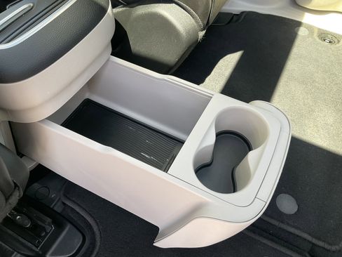 Used 2023 Chrysler Pacifica Limited image 34