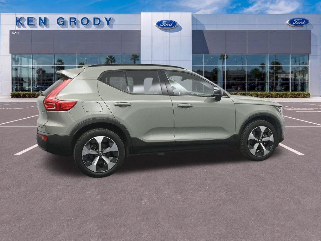 Used 2023 Volvo XC40 B5 Ultimate AWD/4WD image 5