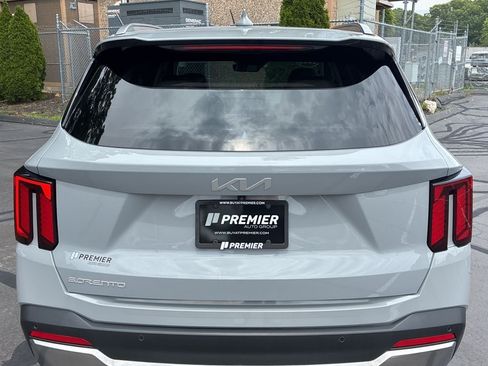Used 2025 Kia Sorento SX FWD image 9