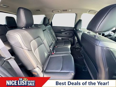Used 2024 Nissan Pathfinder SL w/ Black Appearance Package image 28