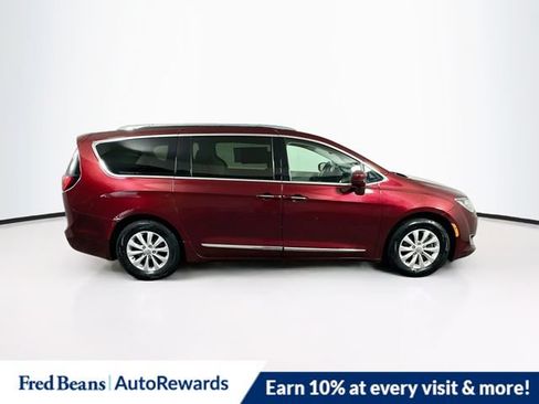 Used 2018 Chrysler Pacifica Touring-L FWD image 10