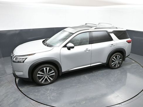 Used 2024 Nissan Pathfinder Platinum w/ Cargo Package AWD/4WD image 45