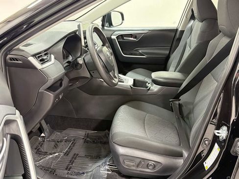 Used 2025 Toyota RAV4 XLE AWD/4WD image 13
