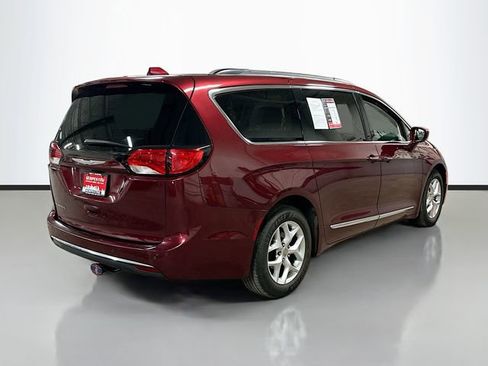 Used 2017 Chrysler Pacifica Touring-L image 6