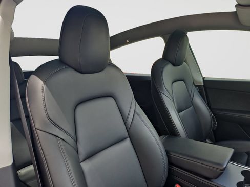 Used 2022 Tesla Model Y Performance AWD/4WD image 16