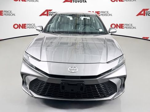 Certified 2025 Toyota Camry SE FWD image 3