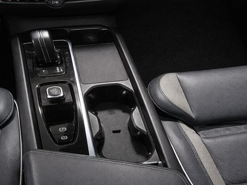 Used 2022 Volvo XC60 B5 R-Design AWD/4WD image 19