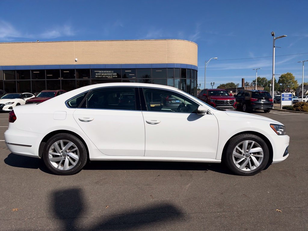Used 2018 Volkswagen Passat 2.0T SE FWD image 4